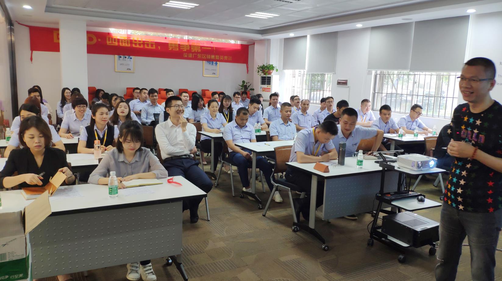 郭振強總經(jīng)理做開幕致辭 郭振強總經(jīng)理做開幕致辭