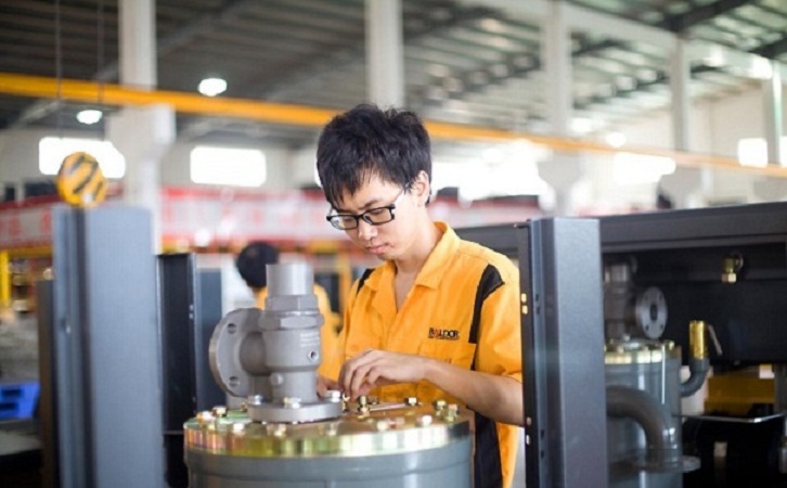 螺桿空壓機(jī)維修到底是采用哪種方式呢?